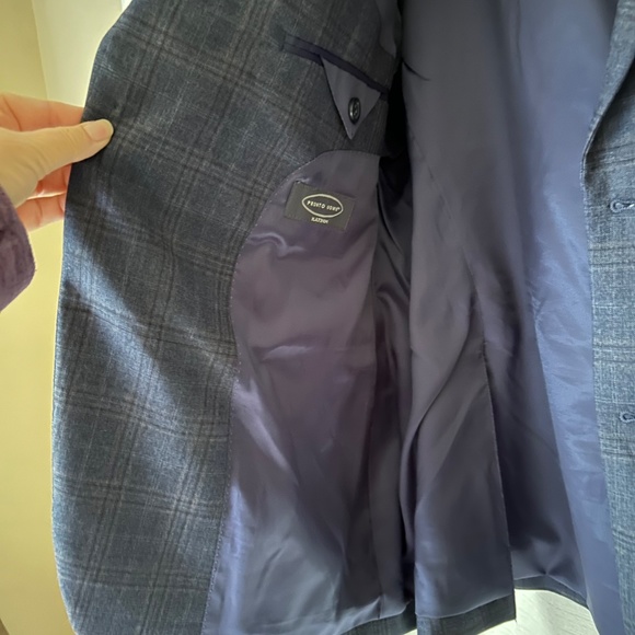 Pronto Uomu Platinum Blue Plaid 2 Button Sport Blazer, Size 44R - Picture 10 of 12
